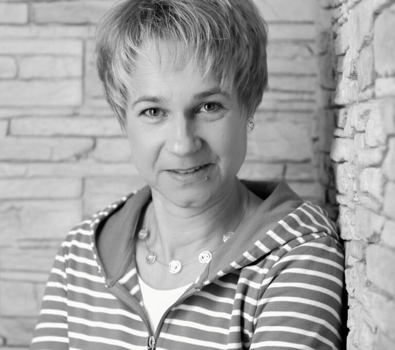 photo1645530476 768x682